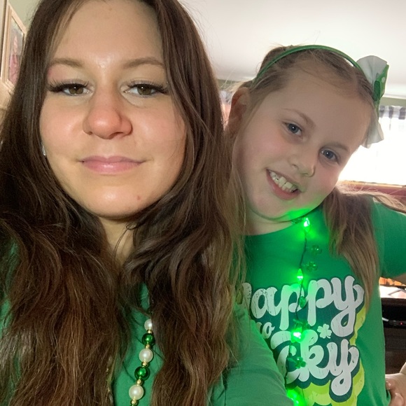 Meet your Posher, Kristen - Picture 2 of 2